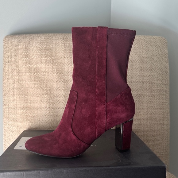Tahari Burgundy Suede Ankle Boots 8 NIB - Picture 3 of 14